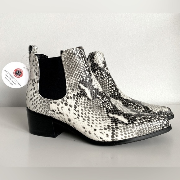 NWT Blondo Emelia Waterproof Chelsea Snakeskin Boots - Picture 2 of 10